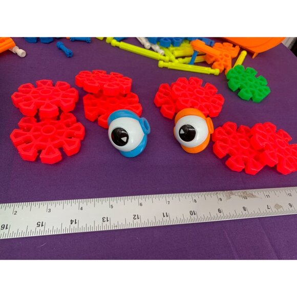 Kid k’nex 2 Incomplete Sets One Instruction Booklet Two Cases Random Pieces - Picture 4 of 6